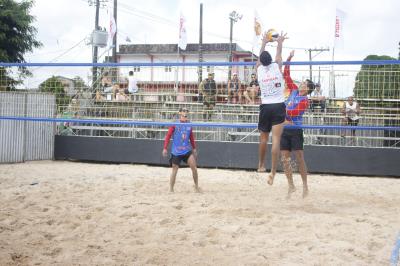 Shows musicais, bolo e desfile encerram os festejos do aniversário de Outeiro