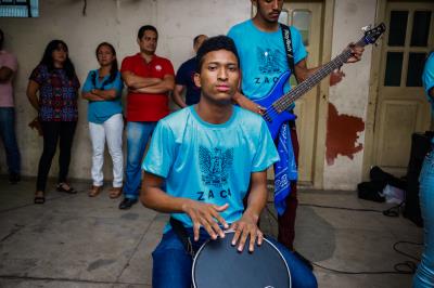 Escola municipal recebe o projeto Violão Cidadão