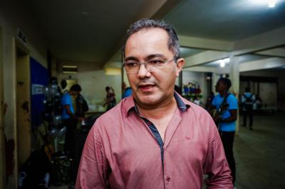 Escola municipal recebe o projeto Violão Cidadão