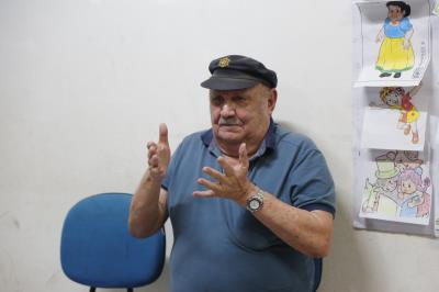 Estudantes da Escola Padre Leandro recebem a visita do escritor Walcyr Monteiro