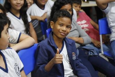 Estudantes da Escola Padre Leandro recebem a visita do escritor Walcyr Monteiro