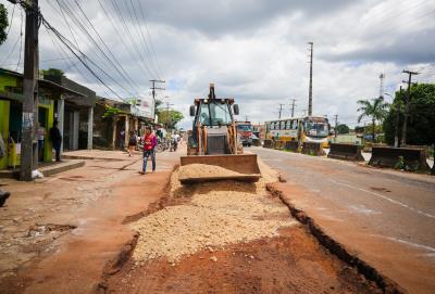 Prefeitura leva mutirão de recuperação asfáltica para a Augusto Montenegro