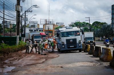 Prefeitura leva mutirão de recuperação asfáltica para a Augusto Montenegro
