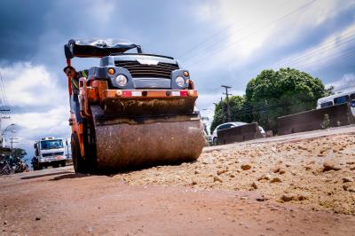 Prefeitura leva mutirão de recuperação asfáltica para a Augusto Montenegro