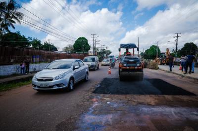 Prefeitura leva mutirão de recuperação asfáltica para a Augusto Montenegro