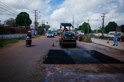 Prefeitura leva mutirão de recuperação asfáltica para a Augusto Montenegro