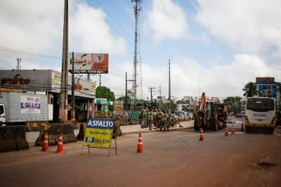 Prefeitura leva mutirão de recuperação asfáltica para a Augusto Montenegro