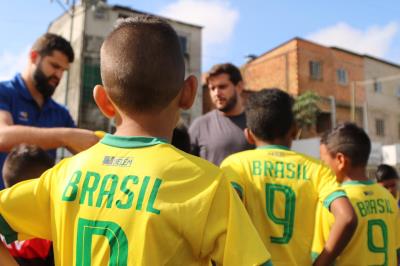 Parceria entre Prefeitura e R9 Academy transforma a vida de 300 crianças por meio do esporte