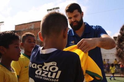 Parceria entre Prefeitura e R9 Academy transforma a vida de 300 crianças por meio do esporte