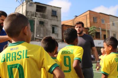 Parceria entre Prefeitura e R9 Academy transforma a vida de 300 crianças por meio do esporte