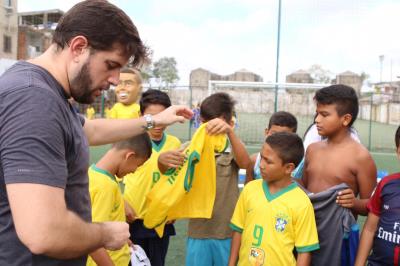 Parceria entre Prefeitura e R9 Academy transforma a vida de 300 crianças por meio do esporte