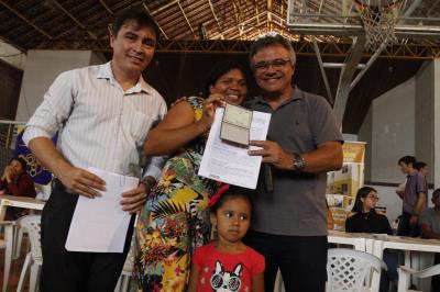 Novos contemplados para o Quinta dos Paricás assinam contrato dos imóveis