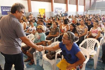 Novos contemplados para o Quinta dos Paricás assinam contrato dos imóveis