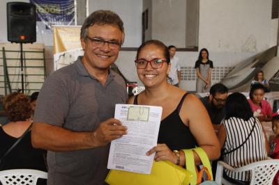 Novos contemplados para o Quinta dos Paricás assinam contrato dos imóveis