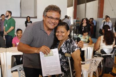 Novos contemplados para o Quinta dos Paricás assinam contrato dos imóveis