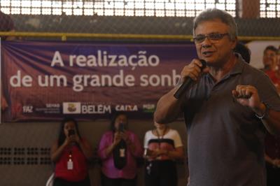 Novos contemplados para o Quinta dos Paricás assinam contrato dos imóveis