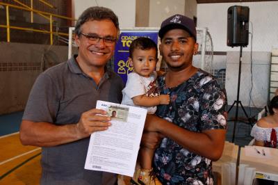 Novos contemplados para o Quinta dos Paricás assinam contrato dos imóveis