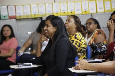 Fundo Ver-o-Sol encerra curso para formação de garçom e garçonete