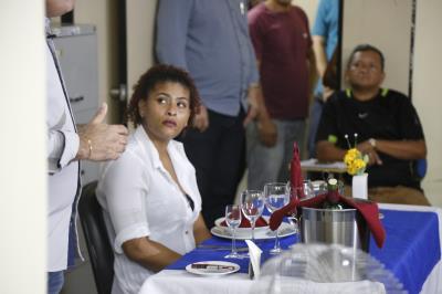 Fundo Ver-o-Sol encerra curso para formação de garçom e garçonete