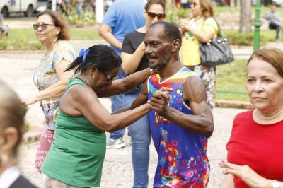 Academia ao Ar Livre é reinaugurada na praça Brasil