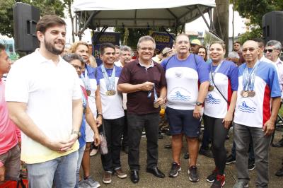 Academia ao Ar Livre é reinaugurada na praça Brasil