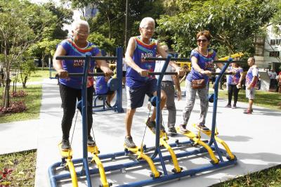 Academia ao Ar Livre é reinaugurada na praça Brasil