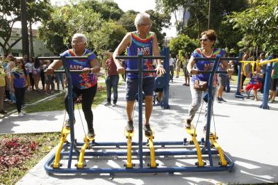 Academia ao Ar Livre é reinaugurada na praça Brasil
