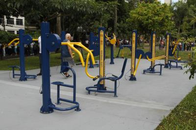 Academia ao Ar Livre é reinaugurada na praça Brasil