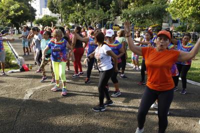 Academia ao Ar Livre é reinaugurada na praça Brasil