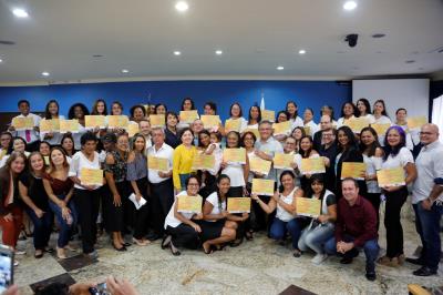Prefeitura de Belém certifica turmas do curso de artesanato com materiais recicláveis