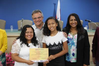 Prefeitura de Belém certifica turmas do curso de artesanato com materiais recicláveis