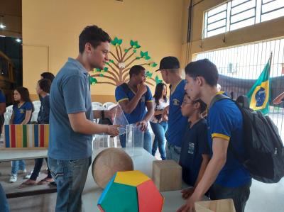 Jogos matemáticos estimulam alunos da escola Ruy da Silveira Brito