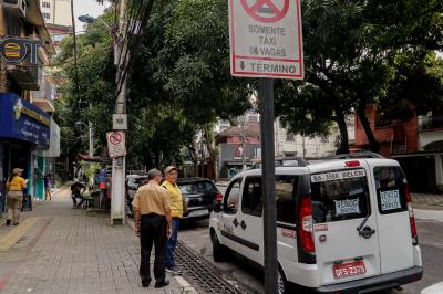 Ação educativa combate infrações de trânsito em vias de grande movimento na capital