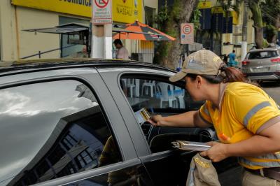 Ação educativa combate infrações de trânsito em vias de grande movimento na capital