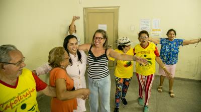 Unidade de saúde utiliza terapia alternativa em atividade com idosos