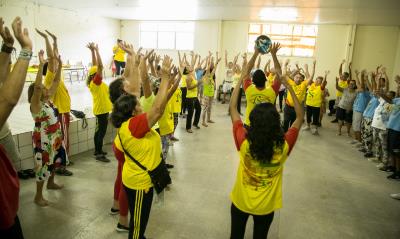 Unidade de saúde utiliza terapia alternativa em atividade com idosos