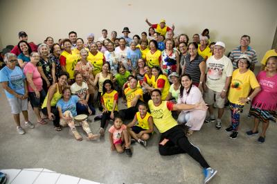 Unidade de saúde utiliza terapia alternativa em atividade com idosos