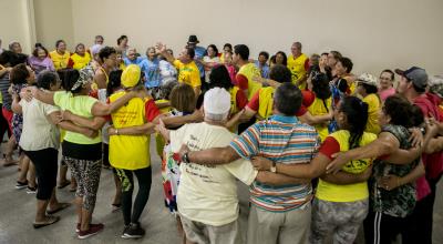 Unidade de saúde utiliza terapia alternativa em atividade com idosos