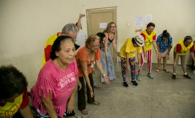 Unidade de saúde utiliza terapia alternativa em atividade com idosos