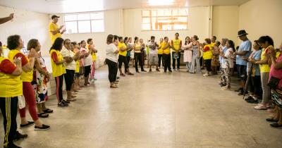 Unidade de saúde utiliza terapia alternativa em atividade com idosos