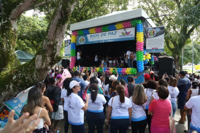 Crianças de escolas de Belém vão à praça da Bandeira declarar seus direitosr