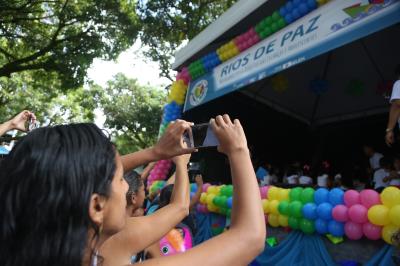 Crianças de escolas de Belém vão à praça da Bandeira declarar seus direitosr