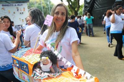 Crianças de escolas de Belém vão à praça da Bandeira declarar seus direitosr