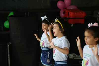 Crianças de escolas de Belém vão à praça da Bandeira declarar seus direitosr