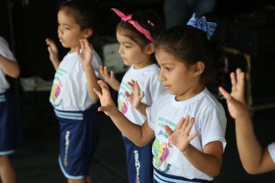 Crianças de escolas de Belém vão à praça da Bandeira declarar seus direitosr