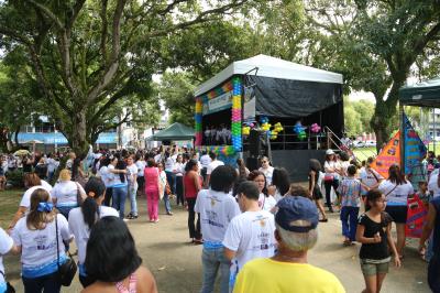 Crianças de escolas de Belém vão à praça da Bandeira declarar seus direitosr