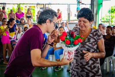 Moradores da Sacramenta conhecem projetos sociais da Prefeitura de Belém