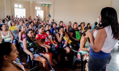 Coordenadoria da Mulher faz palestras visando à saúde de mulheres grávidas