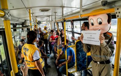 Ação educativa da SeMOB aborda respeito no transporte público municipal