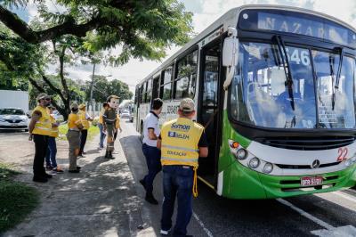Ação educativa da SeMOB aborda respeito no transporte público municipal